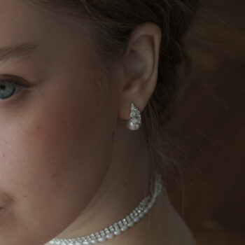 Unique pearl earring.3